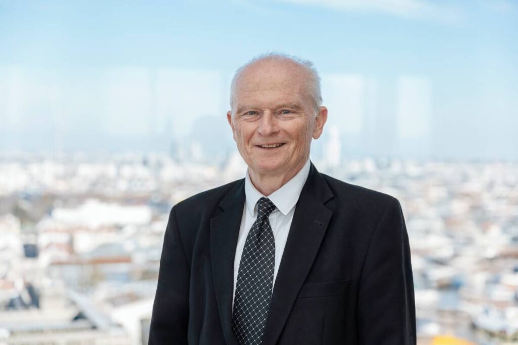 Dr. Peter Thirring
